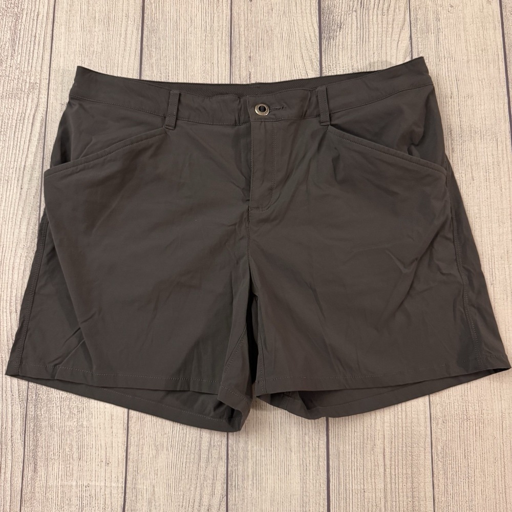 Patagonia Women's Size 12 Gray Stretch Hiking Outdoor Shorts Zip Pocket